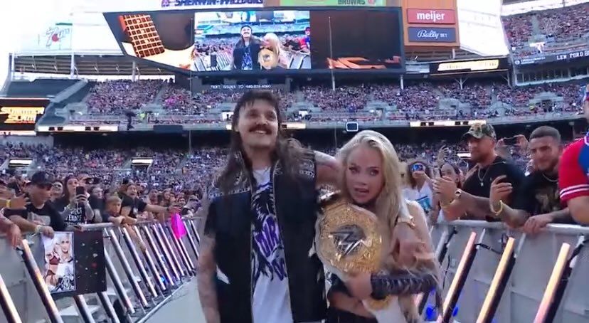Zashy120's tweet photo. @WWE THE GREATEST POWER COUPLE TO EVER “LIV” https://t.co/qMXyO3TDaE
