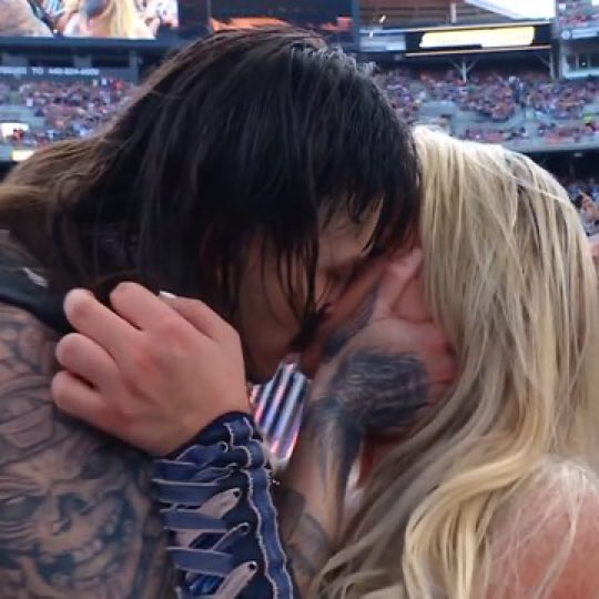MattyWrestling1's tweet photo. OMG😮 #SummerSlam https://t.co/waYZDj3FFo