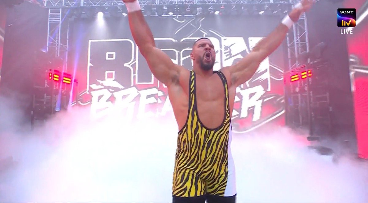 SKWrestling_'s tweet image. HERE COMES THE DAWGGGGG! ARF ARF 🗣️ 
#WWE #SummerSlam📷 #SummerSlamWithSK