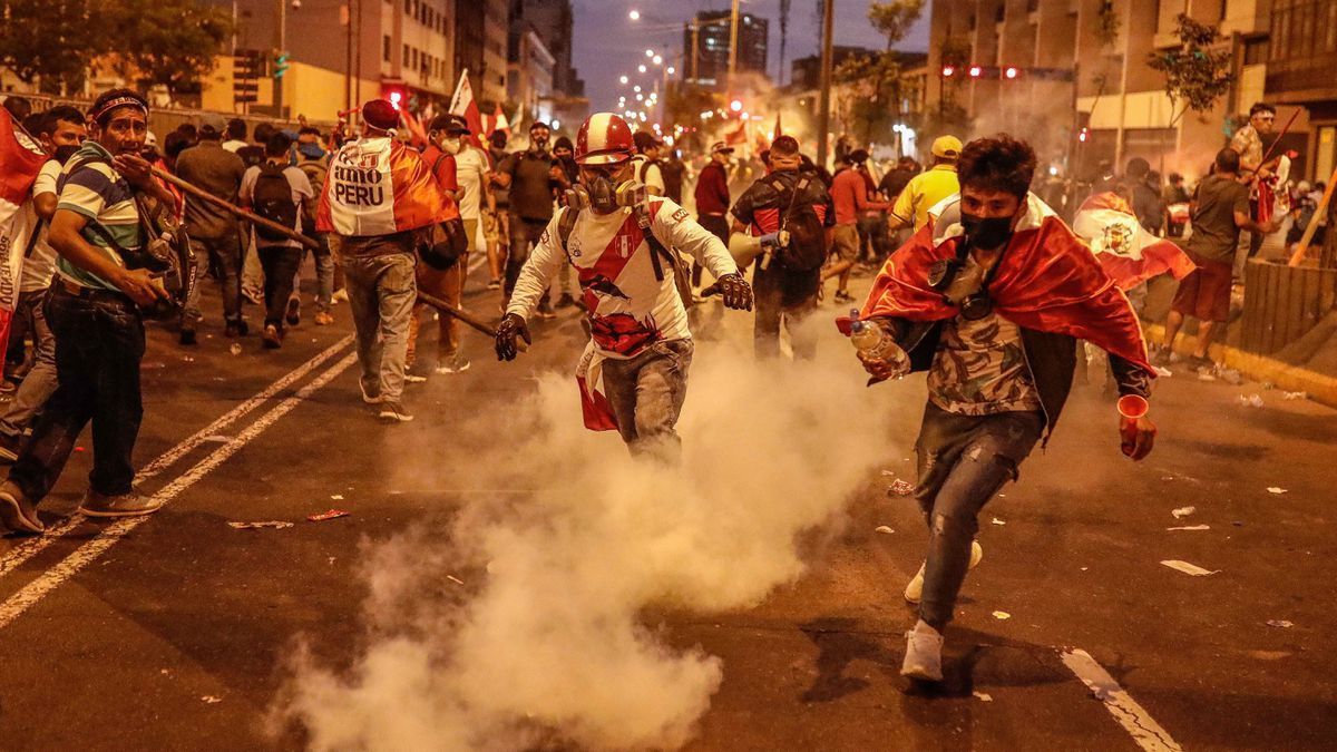 RamonNereoGodoy's tweet photo. @AlertaMundoNews SON TODOS TUERTOS (ven con un solo ojo)

Cuando en Peru, con un golpe parlamentario, la Oligarquia peruana lo derroco al serrano Presidente Castillo, reprimieron marchas multitudinarias y hubo como 50 muertos, pero los que ahora se razgan las vestiduras, entonces no dijeron nada https://t.co/KZQB90zwmC
