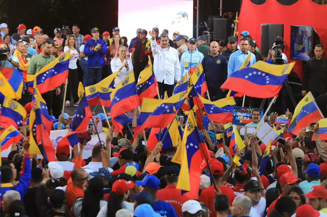 #03Agosto || El pueblo de paz salió a las calles en respaldo a nuestro presidente reelecto <a href="/NicolasMaduro/">Nicolás Maduro</a> 
La Clase Trabajadora resteada con Nicolás Maduro Moros ✊

¡Viva Chávez! ✊
¡Viva Nicolás Maduro! ✊

#PaisDeOchoEstrellas 🇻🇪