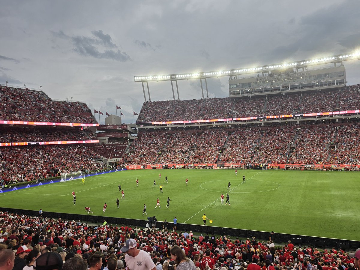 Liverpool v Manchester United 
📍Williams Brice Stadium 
#rivalsinred 😂😂