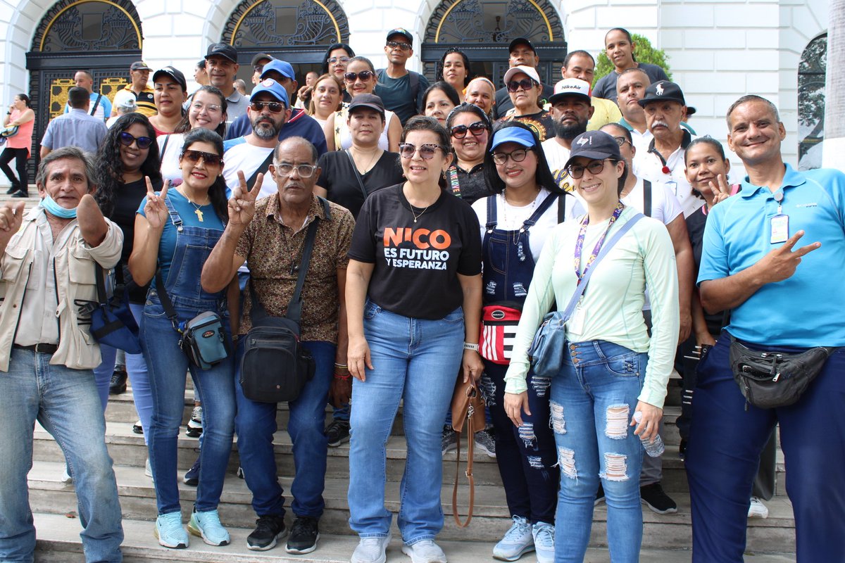 Pueblo, adulto mayor y el <a href="/mfdiscapacidad/">Movimiento Futuro de Personas con Discapacidad</a> tomaron las calles de Caracas para mostrar su respaldo al presidente <a href="/NicolasMaduro/">Nicolás Maduro</a> tras el triunfo del #28Jul. Rechazamos las acciones violentas que se han presentado los últimos días en Venezuela.
#SiempreEnVictoria