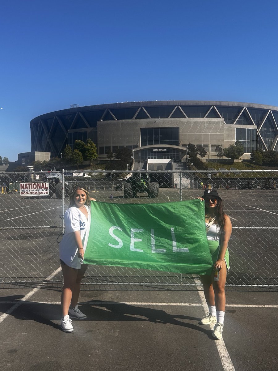 notlyssa's tweet photo. When other teams support the cause #SellTheTeam https://t.co/MkU79YdT7g