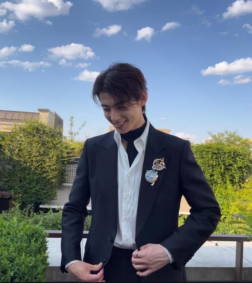 reneseull's tweet photo. @starfess Eunwoo dengan visual mahal nya🤴🏻 https://t.co/jE5lXIQl2G