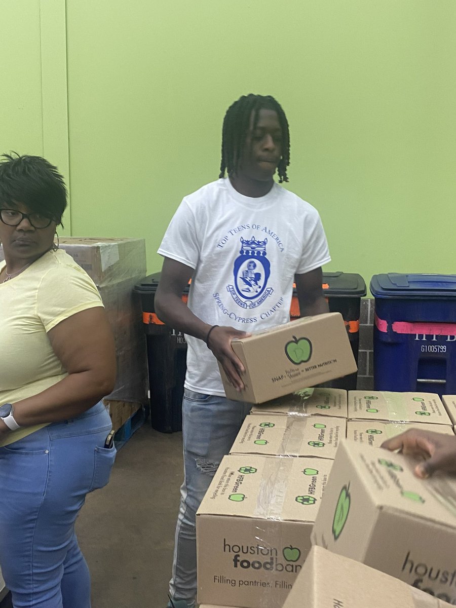 Saturday’s are for SERVICE! This kid gets it!
<a href="/kuttuptwinn/">Marrel Davis III</a>