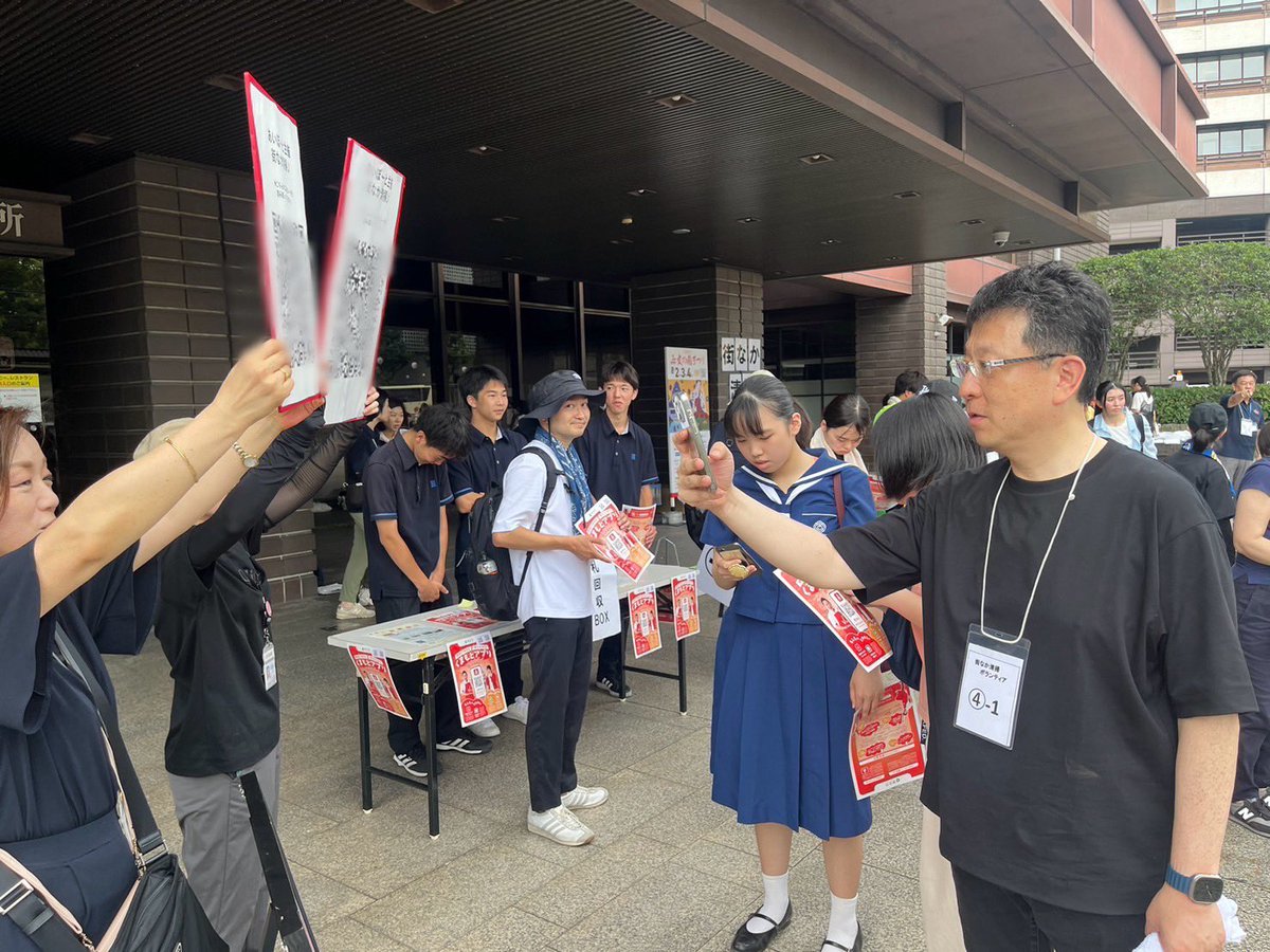 K_Onishi's tweet photo. 火の国まつり後の清掃ボランティアには早朝から200名以上の皆さんにご参加頂き有難うございました🙇‍♂️皆さんにはくまもとアプリに100ポイント付与😊私もポイントと活動証明書をゲット🥰まつりの後の割にはそこまでゴミは酷くなかったですがタバコのポイ捨てが目立ちました🚬🙅喫煙者の皆さん捨てないで‼️ https://t.co/6RrizpXCmy
