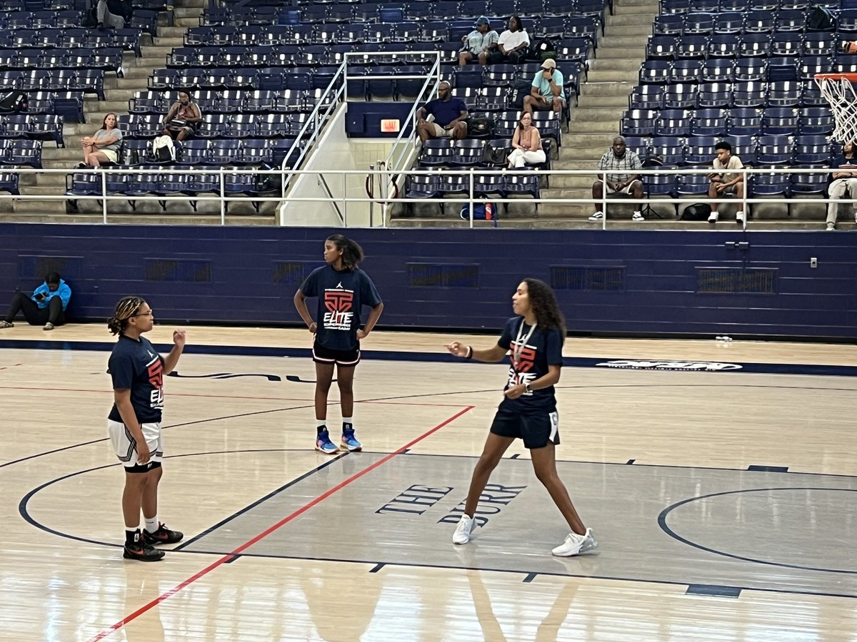 KenzieAlston33's tweet image. Thank You @CoachDavisHU and @Howard_WBB for the Elite Camp invite! I had a lot of fun! #HUYouKnow