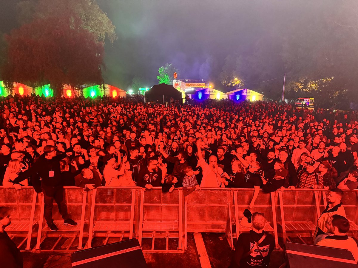 Les Savy Fav (@lessavyfav) on Twitter photo Katowice, thank you! 🇵🇱 <a href="/OFFfestival/">OFF Festival Katowice</a> #lessavyfav #offfestival #katowice #poland Katowice, thank you! 🇵🇱 <a href="/OFFfestival/">OFF Festival Katowice</a> #lessavyfav #offfestival #katowice #poland