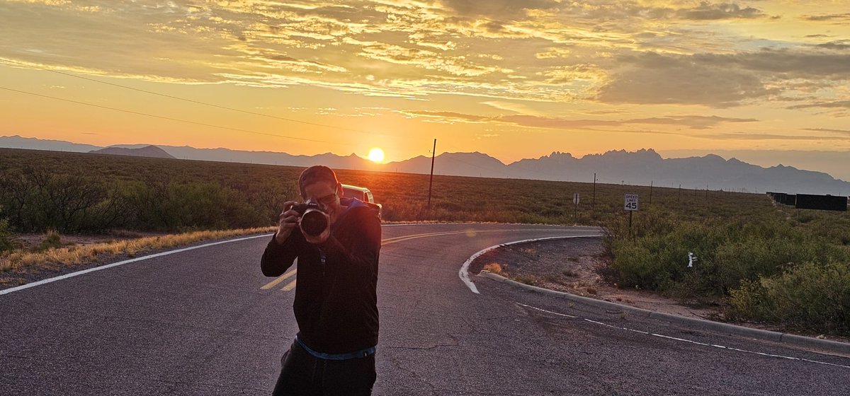 alexisvazquezpr's tweet photo. Como cuando retratas y te retratan! Pues asi... ๐ท๐ท๐ท
#AlexisVazquezPR #AlexisPR #NikonD800 #photoshooting #PuertoRico #agradecido #Comercial #Texas #Arizona #sunset #atardecer https://t.co/p8pHvrjAeY
