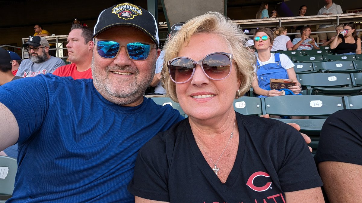 gregorycross's tweet photo. Beautiful night for an Indians baseball game. Go Tribe!! ⚾ #thevicindy https://t.co/97CRlpqtiU