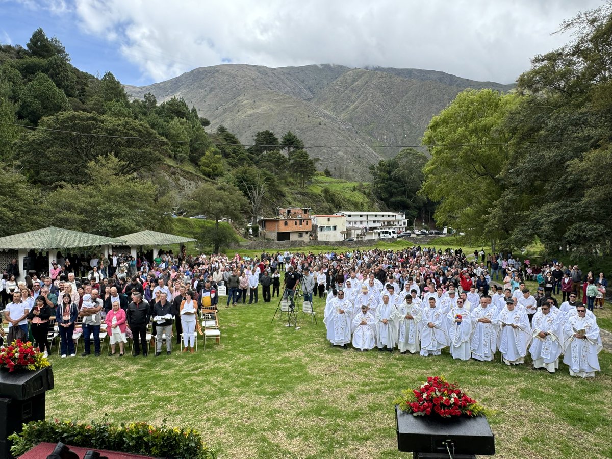La Diócesis de San Cristóbal tiene un nuevo sacerdote al servicio del pueblo de Dios

El sábado 3 de agosto, en el corazón de las montañas andinas de Las Porqueras, se celebró la ordenación de Carlos Ramón Sánchez Contreras como presbítero.

(PrensaDiocesisSC)