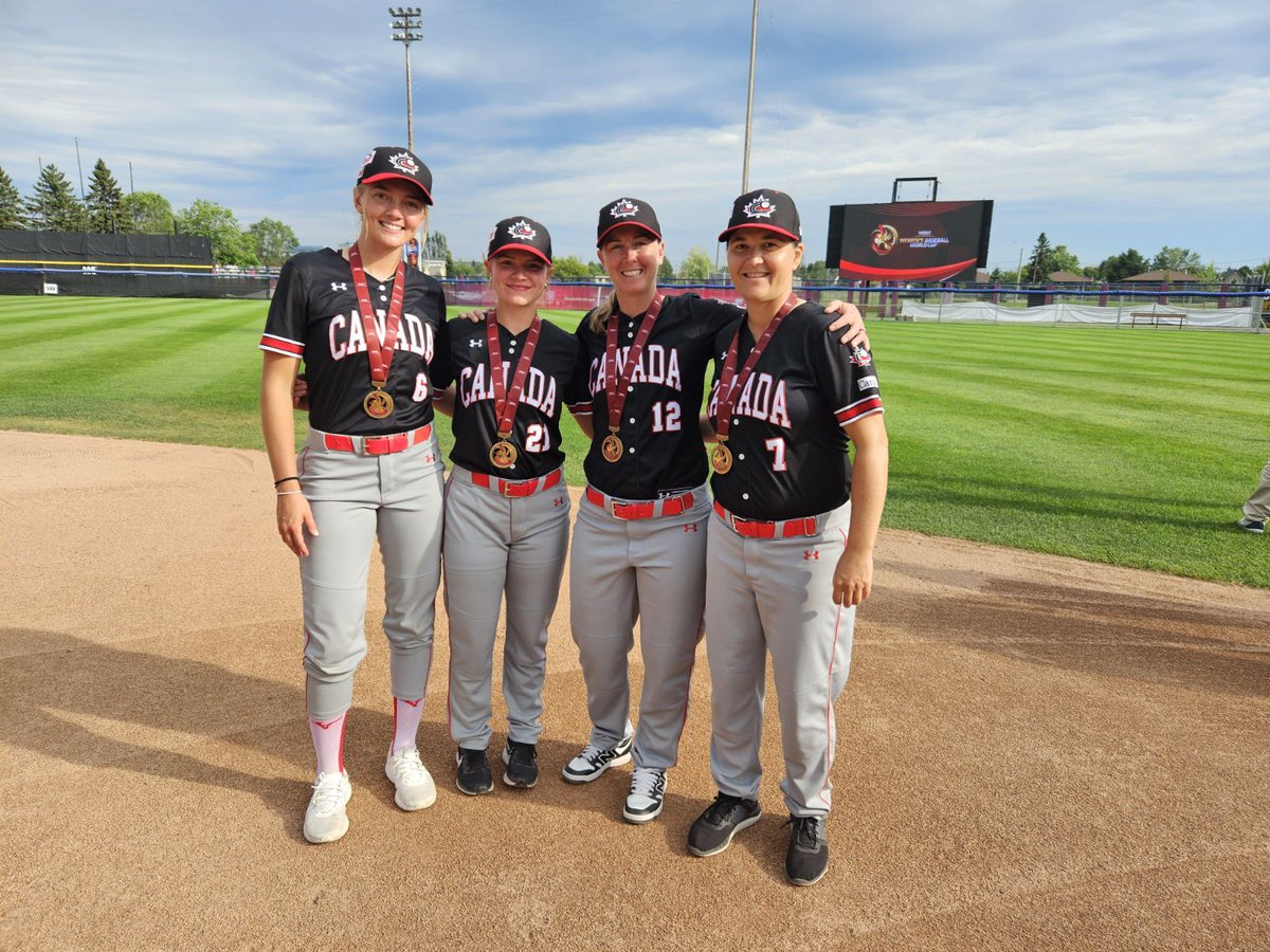 BaseballOntario's tweet image. Mia, Emily, Lisa, Ashley and Kate representing Ontario at the 2024 Women&apos;s Baseball World Cup in Thunder Bay!

Congratulations to @BaseballCANWNT on earning a bronze medal!

#OBAProud