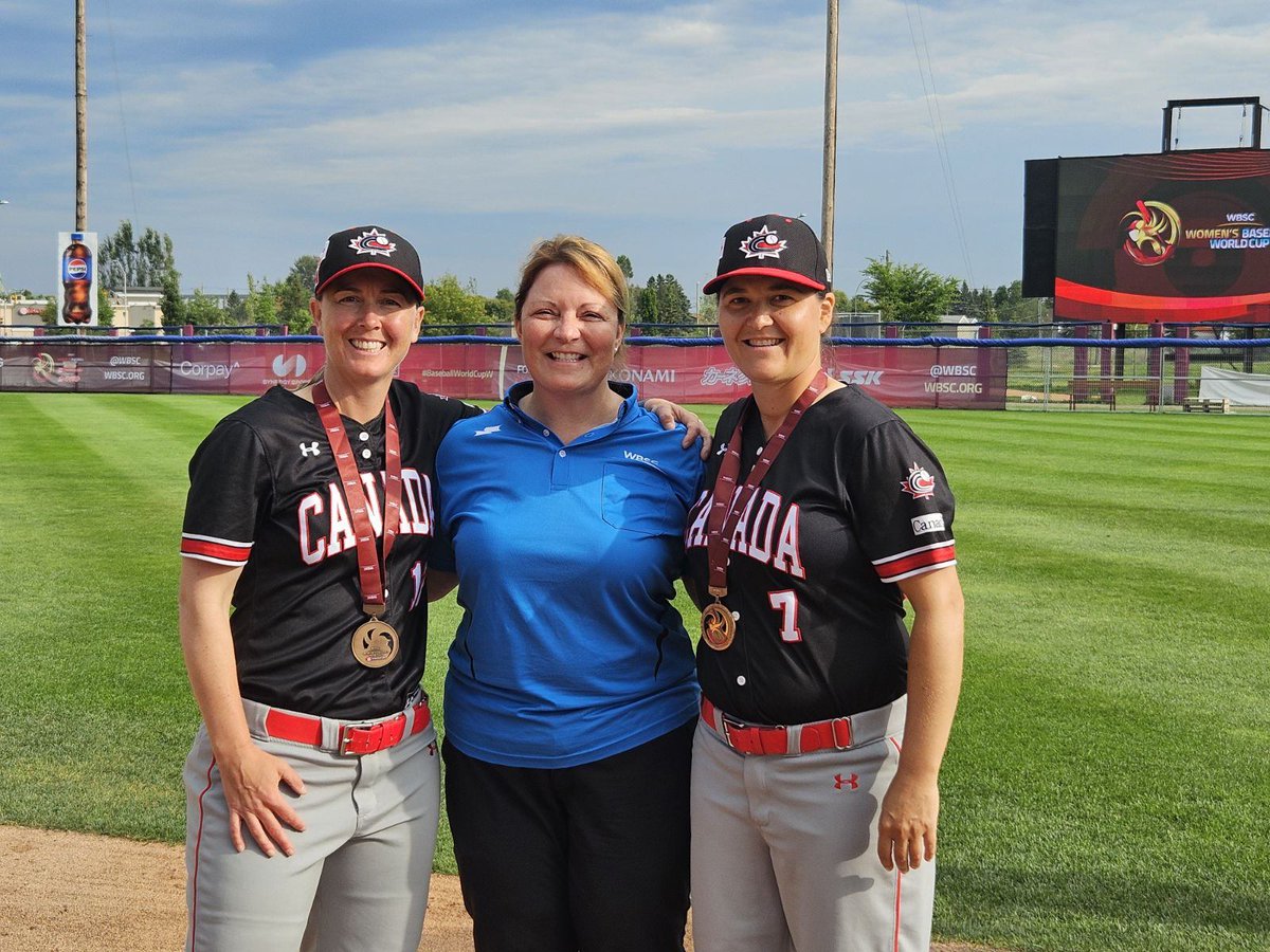 BaseballOntario's tweet image. Mia, Emily, Lisa, Ashley and Kate representing Ontario at the 2024 Women&apos;s Baseball World Cup in Thunder Bay!

Congratulations to @BaseballCANWNT on earning a bronze medal!

#OBAProud