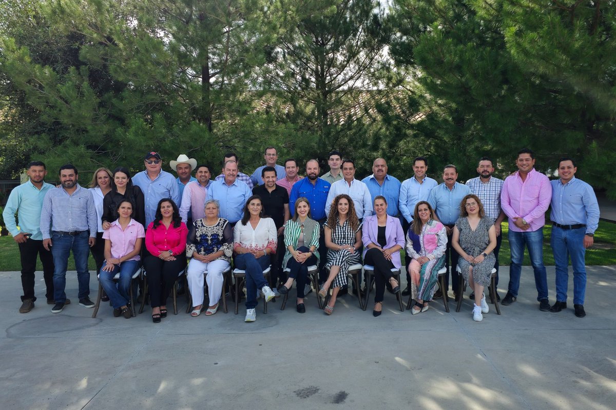 #LaserInformativo

#Interesante|| Liderazgos panistas mandan un importante mensaje de unidad, en la antesala de la renovación de la dirigencia nacional de <a href="/AccionNacional/">Acción Nacional</a>; un elemento fundamental en estos momentos, por todo lo que implica para el 2025, particularmente para