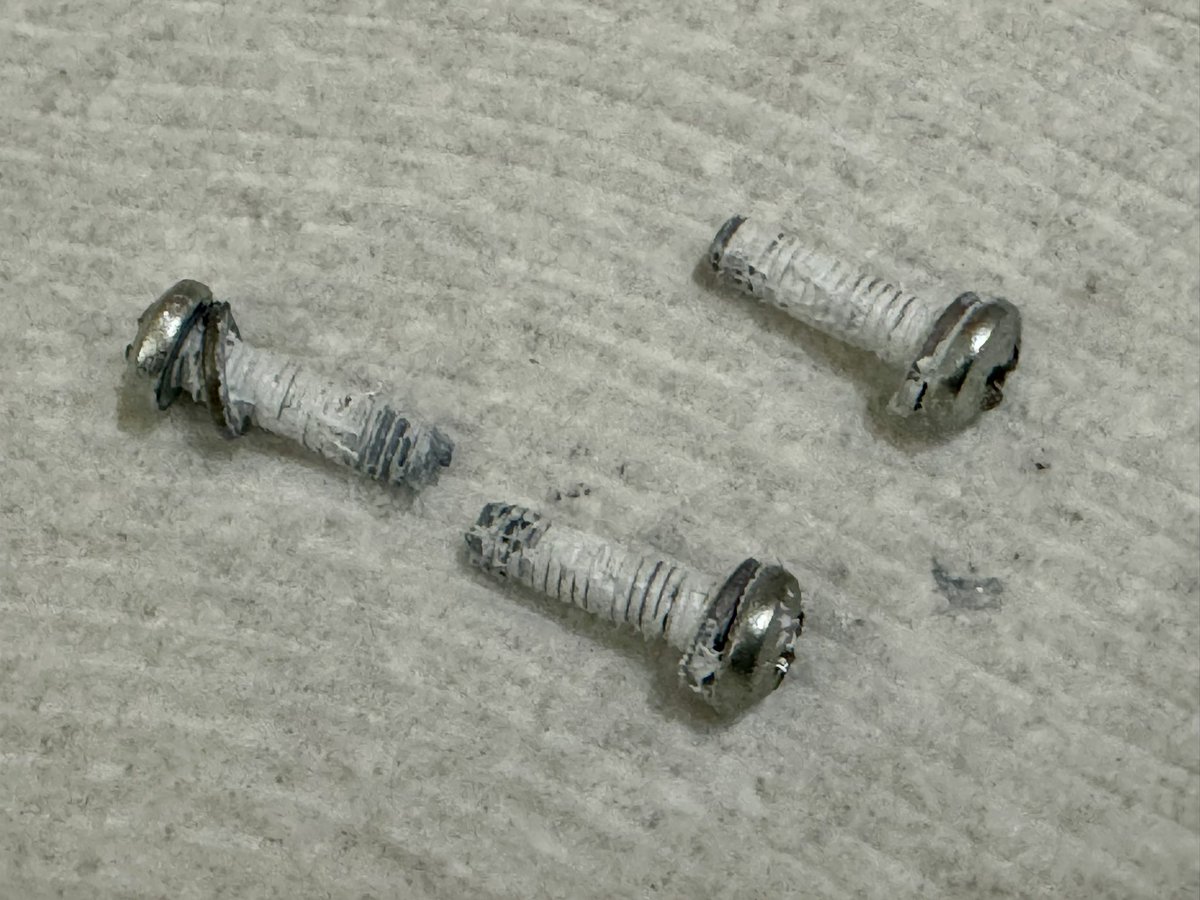 sdf_pubnix's tweet image. There is a “thin line” between thermal paste being a medium for heat transfer and an insulator.  Spread wisely!
#memorymoog #powersupply #electronics #thermaldynamics