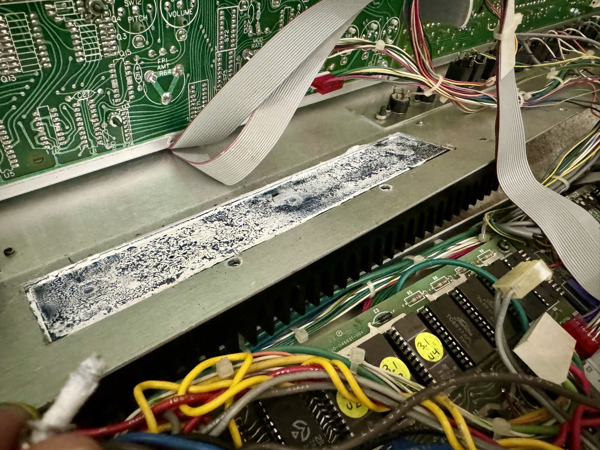 sdf_pubnix's tweet image. There is a “thin line” between thermal paste being a medium for heat transfer and an insulator.  Spread wisely!
#memorymoog #powersupply #electronics #thermaldynamics