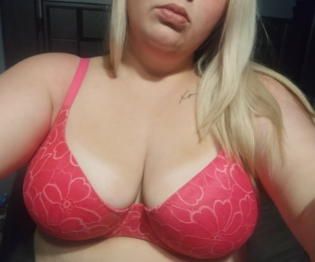 Chels7456611's tweet photo. Who wants to see more ? 
DM me and we can talk 💦 🔥 https://t.co/MjiIUe2ZgB