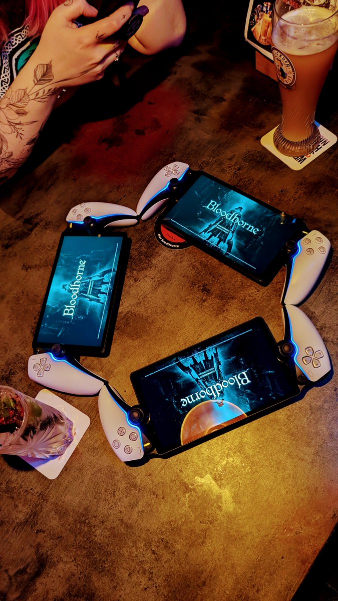NerdBashDE's tweet photo. Mit @B1rdsEye und @Valvados einen Mega #Bloodborne #PSPortal Nachmittag und Abend gehabt! Home und in der @lostlevelbar ausgetestet, 2 Bosse im Multiplayer umgelegt und als grandios empfunden! ��️🕹️ https://t.co/eczMGFFyvi
