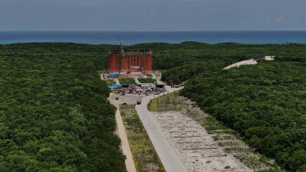 SEDATU_mx's tweet photo. Otro elemento que incluimos en el #ParqueDelJaguar🐆son las torres de avistamiento.
Desde ellas podrás disfrutar de la hermosa vista del mar, la zona arqueológica de Tulum, #QuintanaRoo, y en general, de todo el complejo.
Programa de #MejoramientoUrbano
#TulumLate❤️ https://t.co/7VHoi321l3
