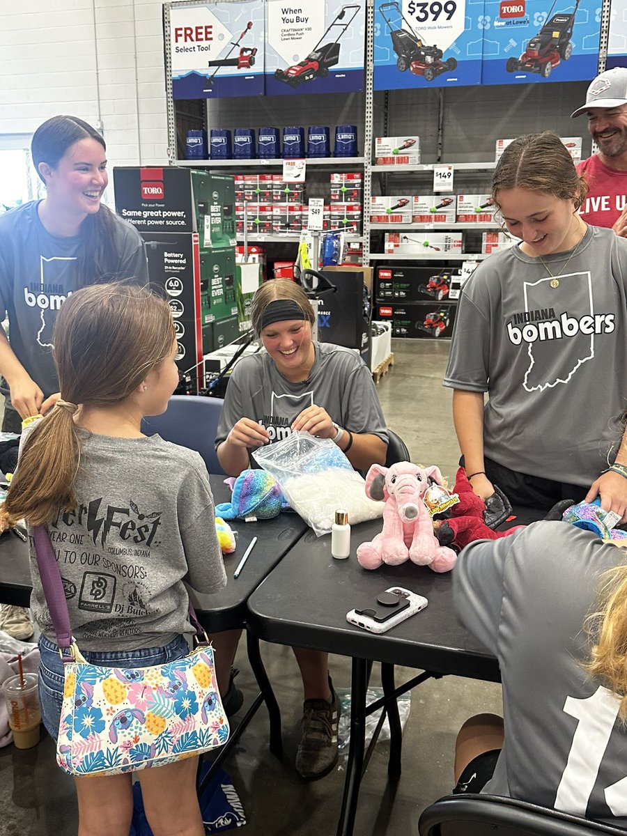 18uOsborne's tweet photo. Today the girls enjoyed some team bonding while helping a good cause. The team made over 500 stuffed animals for The Teddy Bear Love Fund!
🧸💙 https://t.co/IngkznzdnO
