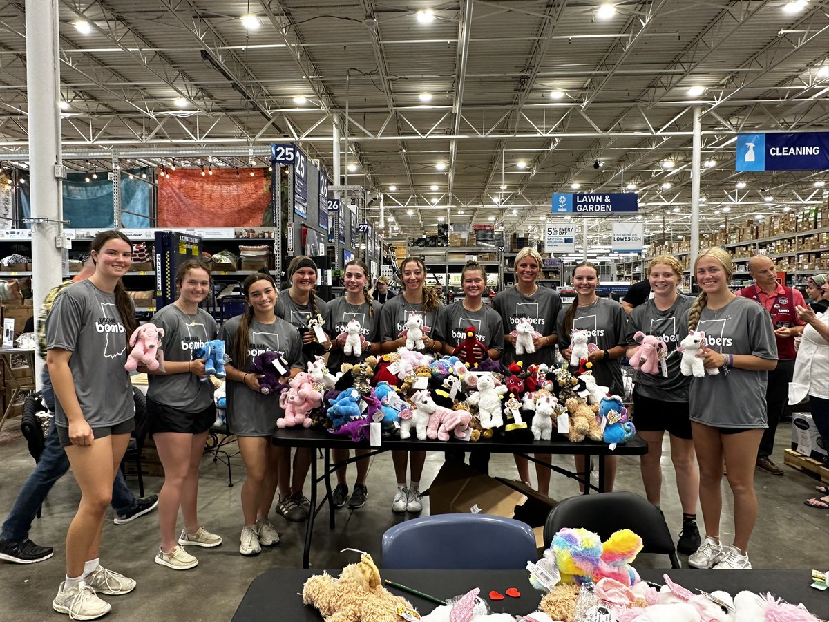 18uOsborne's tweet photo. Today the girls enjoyed some team bonding while helping a good cause. The team made over 500 stuffed animals for The Teddy Bear Love Fund!
🧸💙 https://t.co/IngkznzdnO