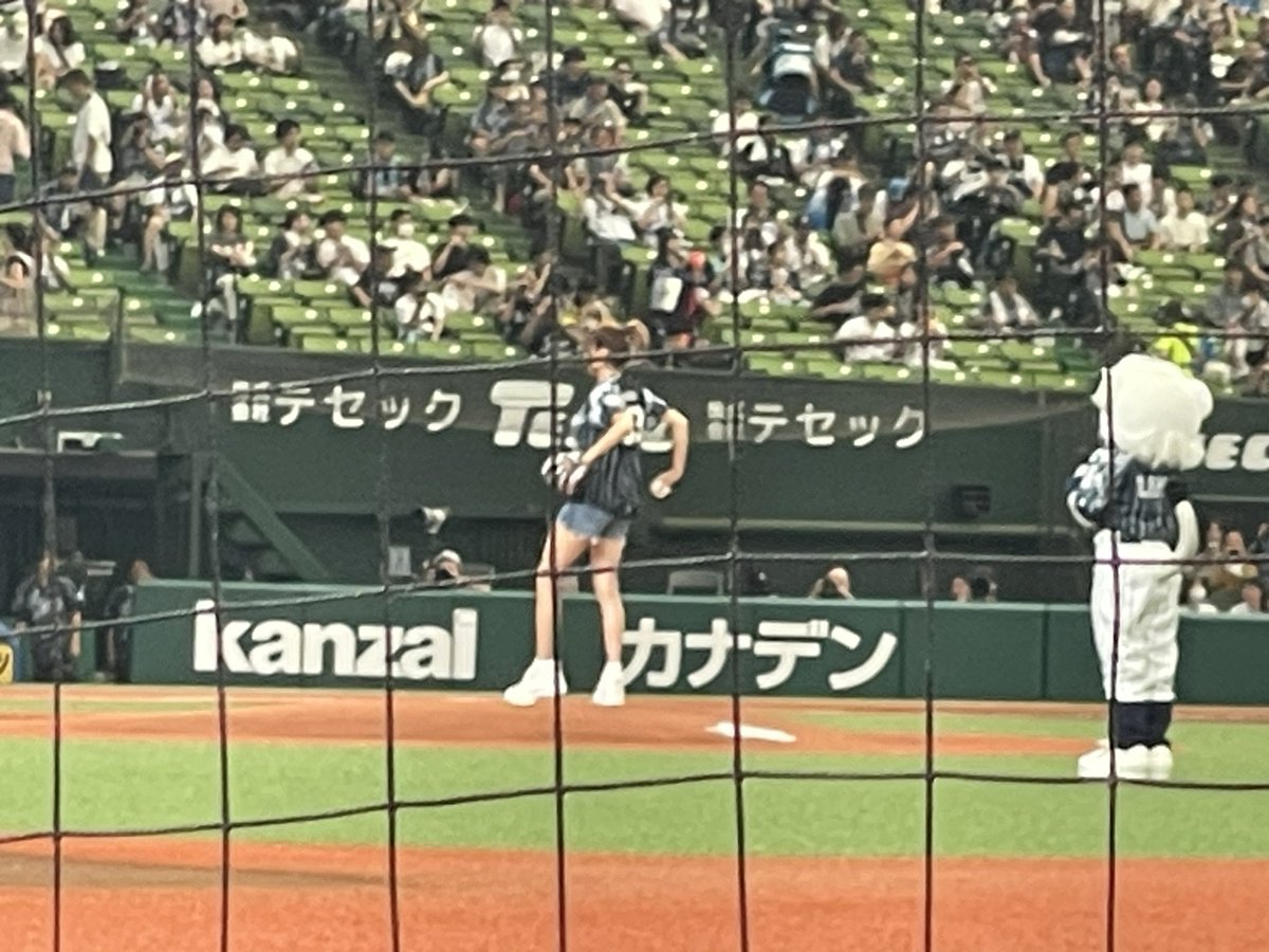 peco895mini's tweet photo. #埼玉西武ライオンズ
#ベルーナドーム
#hitomi
hitomiセレモニアルピッチ https://t.co/K3zD6Orr4s