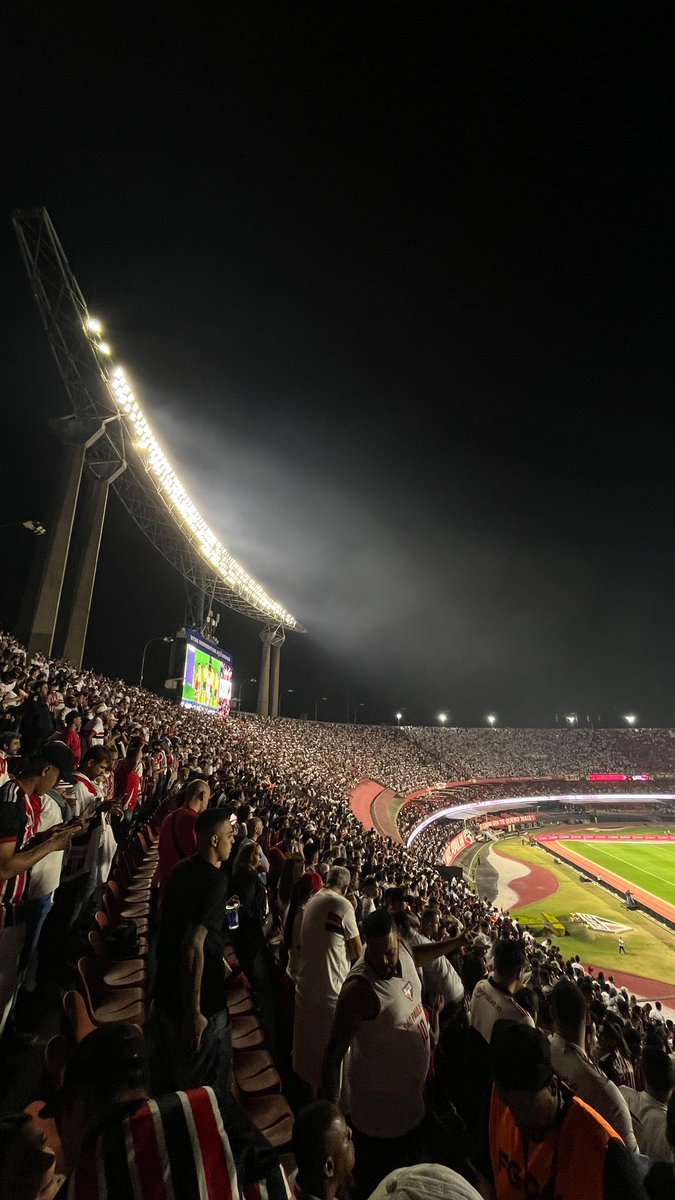 SaoPauloMiIGrau's tweet photo. casa cheia como sempre a torcida do tricolor nunca decepciona https://t.co/cVswPMJjYN