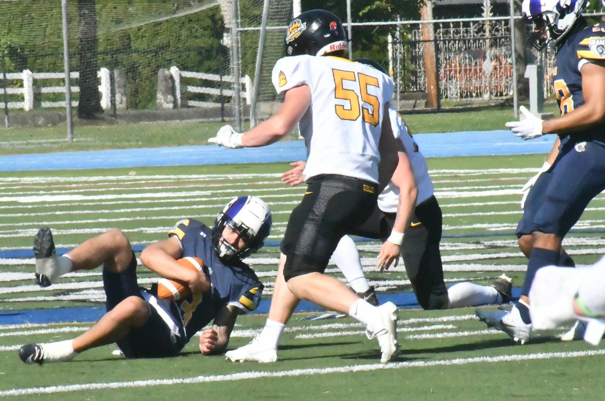 LangleyTimes's tweet photo. Langley Rams we're leading 28-0 at the half in their first hone game of the season against the Prince George Kodiaks on Saturday. https://t.co/Zt11TkVR7A