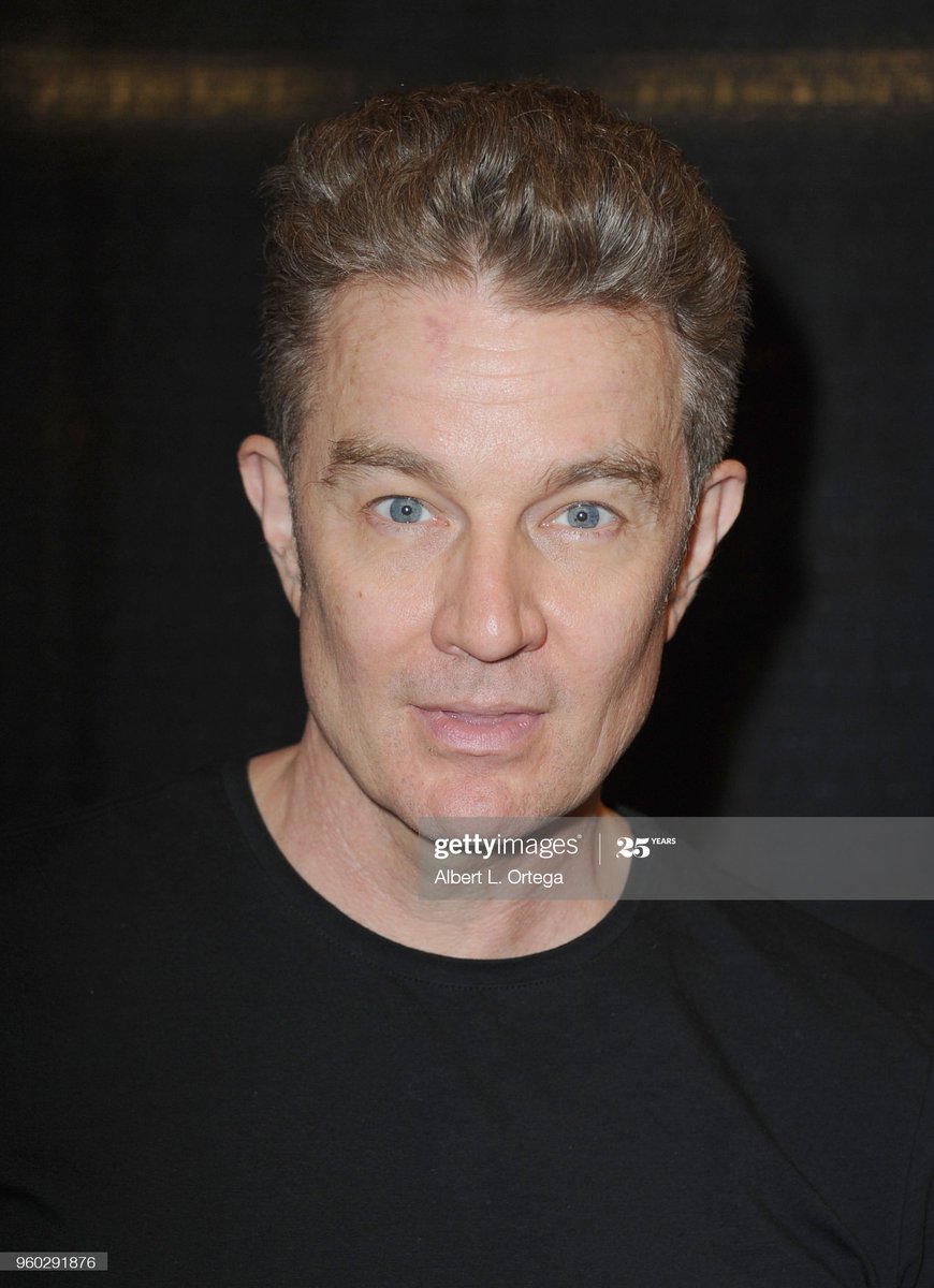 jamie_marsters's tweet photo. Pics of the Day: James Marsters gazing into your very soul.... your *very* *soul*... at #WhedonCon 2018 

@JamesMarstersOf #JamesMarsters @hellmouthevents #HellmouthCon #SoulGazing #ItsLikeStarGazing #But #Um #Prettier? #GetLostInJamesGaze https://t.co/xdiORbmlC2