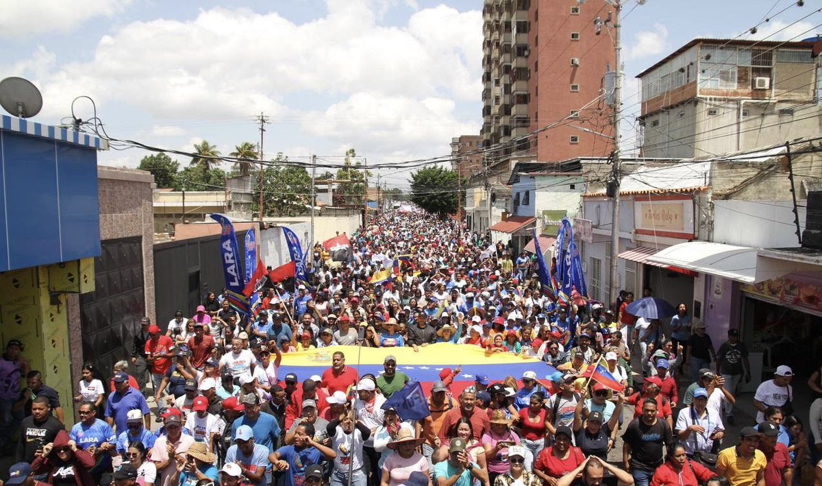 LuisJonasReyes's tweet photo. Quiero reconocer y felicitar al pueblo patriota que hoy salió a las calles de Iribarren a manifestar su apoyo al Presidente @NicolasMaduro y su reelección así como ratificar su llamado colectivo a la paz en todo el país. https://t.co/sDXSLSTLmE
