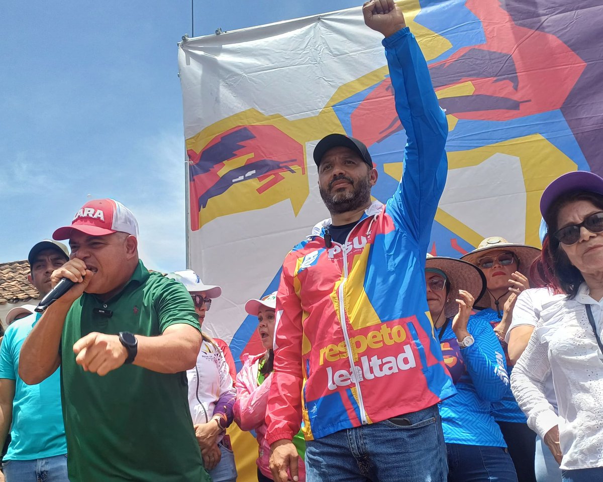 LuisJonasReyes's tweet photo. Quiero reconocer y felicitar al pueblo patriota que hoy salió a las calles de Iribarren a manifestar su apoyo al Presidente @NicolasMaduro y su reelección así como ratificar su llamado colectivo a la paz en todo el país. https://t.co/sDXSLSTLmE