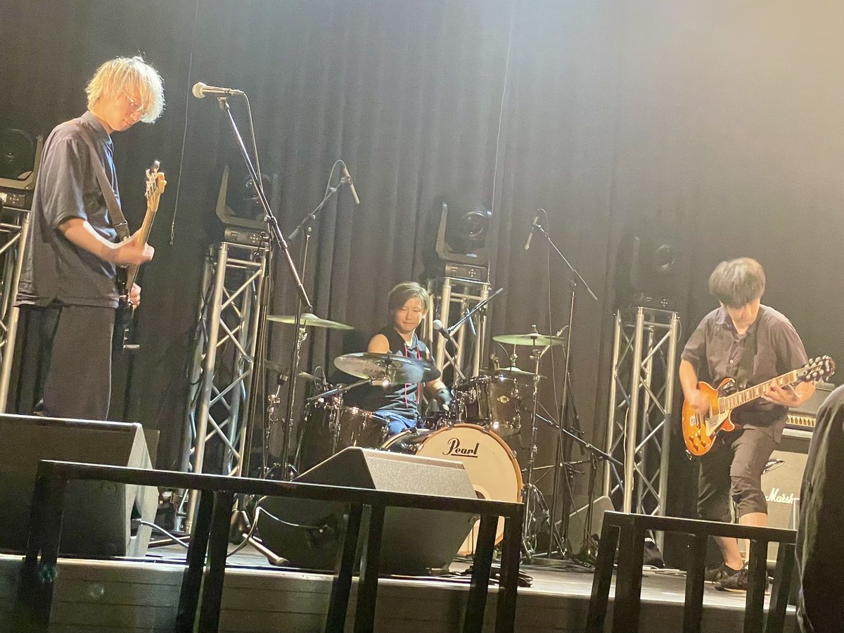 Ryock_n_Ryoll11's tweet photo. 2024/8/3 everything NEXT
@新居浜ジャンドール
#TAKEBAN やっぱサイコーだったよ♥️
#4REAL 俺にはお前みたいな歌詞の時 娘と指さしあってるの泣けたわ😭✨パパかっこよ😍
#BEATTHEWAKE よくできました💮💯
#AsAbe 音楽大好きなんです🎶ってかっこいいじゃん👍ドラムの子がイケメンだった🥁
以上! https://t.co/wkrJW3mUiE