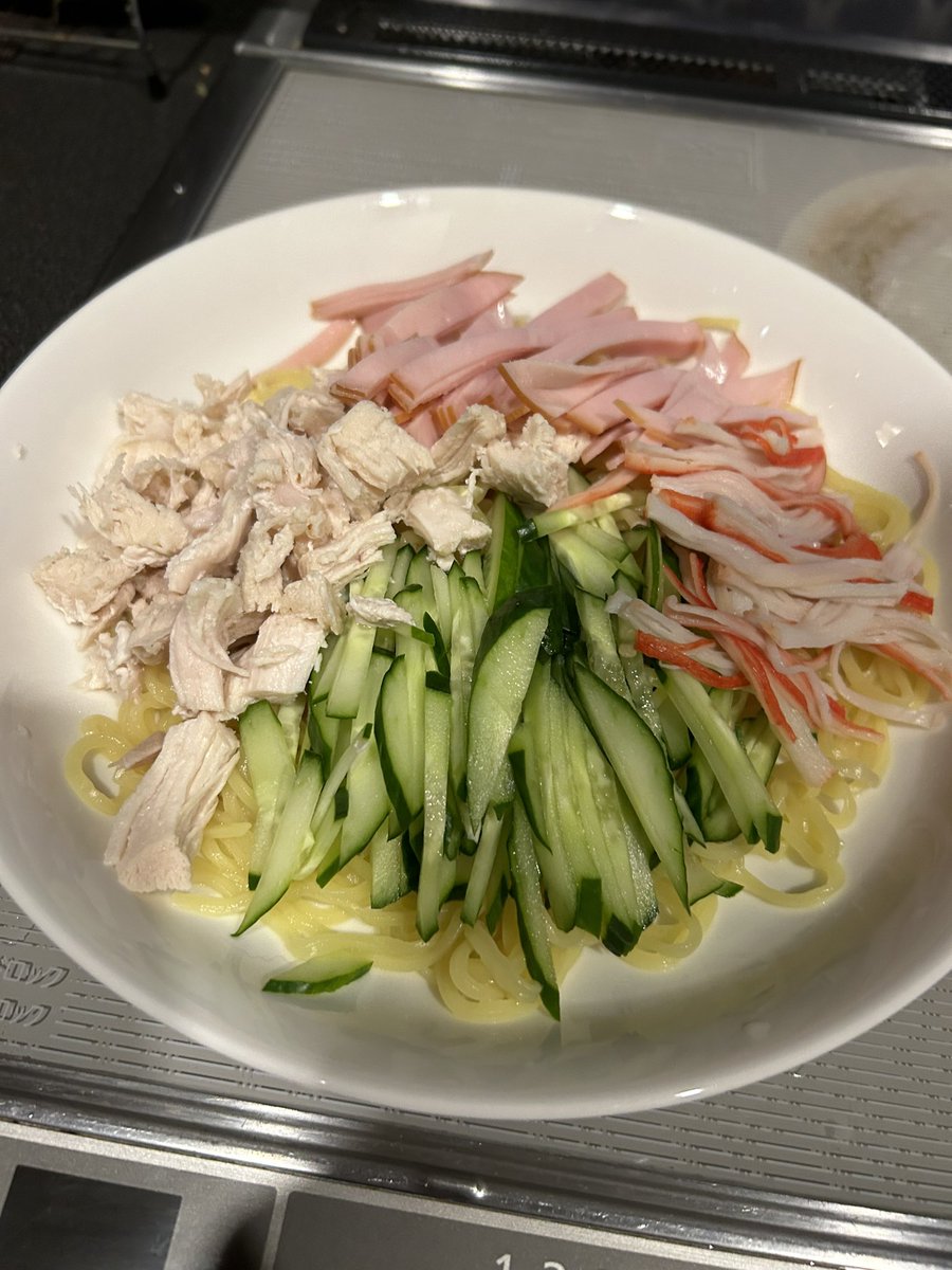 74_gtn's tweet photo. 冷やし中華うめえええええ、綺麗に盛り付けられるようになりぇええええ https://t.co/eqSDfwKP9Q