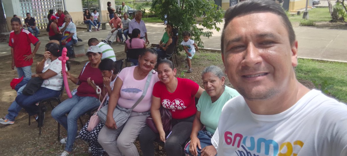#03Agosto24 Alegría en Nuestro Municipio San Sebastián. Por nuestro presidente Nicolás Maduro. No volverán 👍❤️❤️
<a href="/NicolasMaduro/">Nicolás Maduro</a> 
<a href="/Gabrielasjr/">Gabriela Jiménez</a> 
<a href="/LaRosaInfoVE/">LaRosaInfoVE</a> 
<a href="/Soykarinacarpio/">Karina Carpio</a>