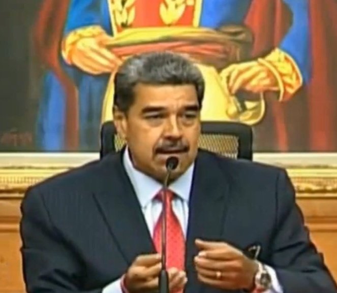 "¡Que nadie se meta en los asuntos de Venezuela!", reiteró hoy #MaduroPresindente #ManosFueraDeVenezuela
🇻🇪🇻🇪🇻🇪
<a href="/minint_cuba/">MININT_CUBA</a> 
<a href="/chinea_marlen/">Marlen Chinea Pérez</a> 
<a href="/AlexSan64083773/">Alex Sancho</a> 
<a href="/Mjordan8806/">Yordan</a> 
<a href="/ClaudiaLpezPre5/">Claudia López Pérez</a> 
<a href="/MartinezDCuba/">Manuel 📳🇨🇺</a> 
<a href="/Ulises17815792/">Ulises</a> 
<a href="/ElNecio_Cuba/">El Necio</a> 
<a href="/cubacooperaven/">Brigada Médica Cubana en Venezuela</a> 
<a href="/ESanchezcub/">Erick Sanchez 🇨🇺</a>