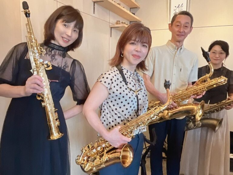 rokkomorinone's tweet photo. 5～10月の毎週日曜日はSIKIガーデンコンサート🕊️

本日のゲストはサックス四重奏のSAX☆LIETO様！
お天気不安定のため、室内で開催予定です。
https://t.co/JHAMLiBZTg https://t.co/yvXTzynkld