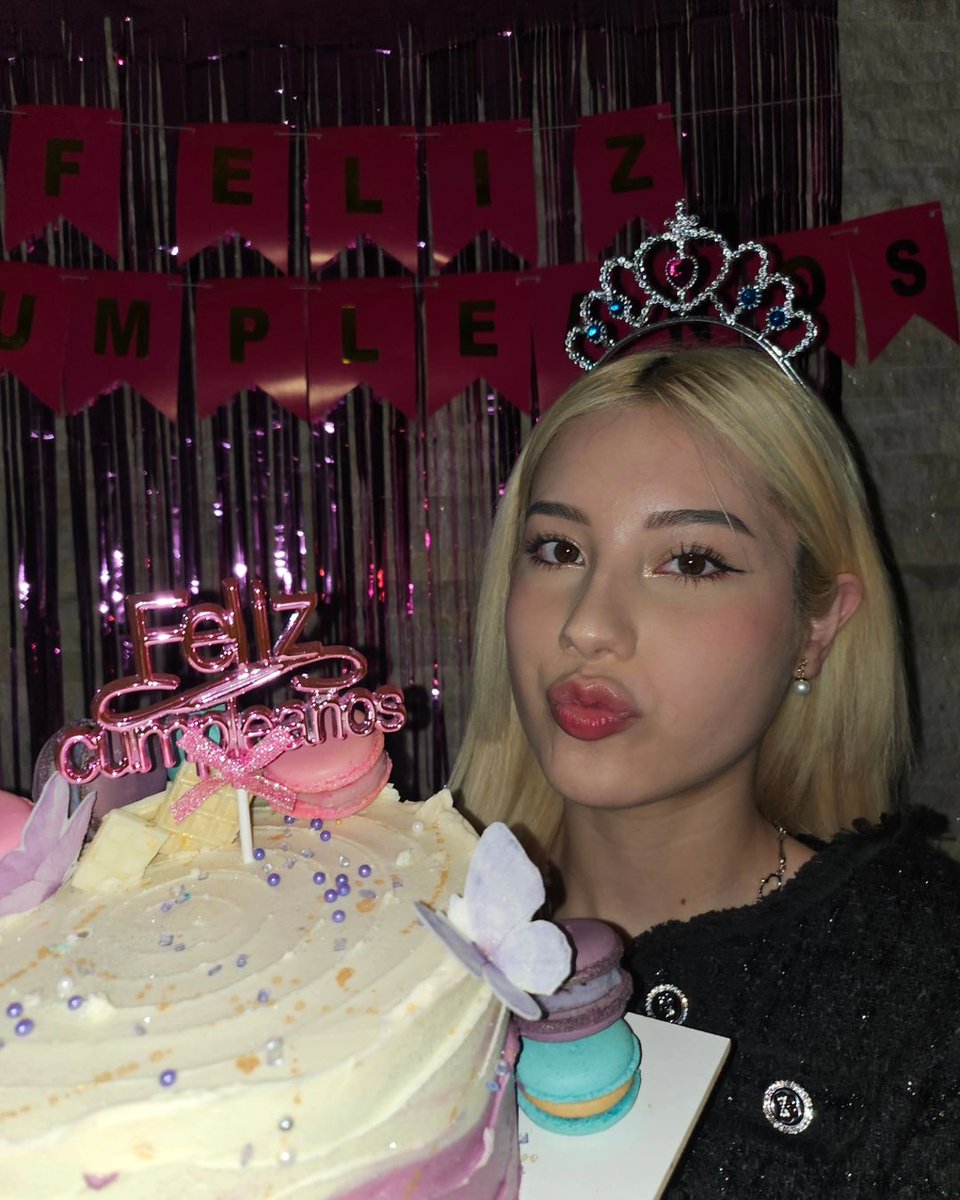 CeleGlobal's tweet photo. 📷 - #CELESTE Instagram update 👸🏼

https://t.co/kbM0AzYhbe https://t.co/lhqbBYwmj6