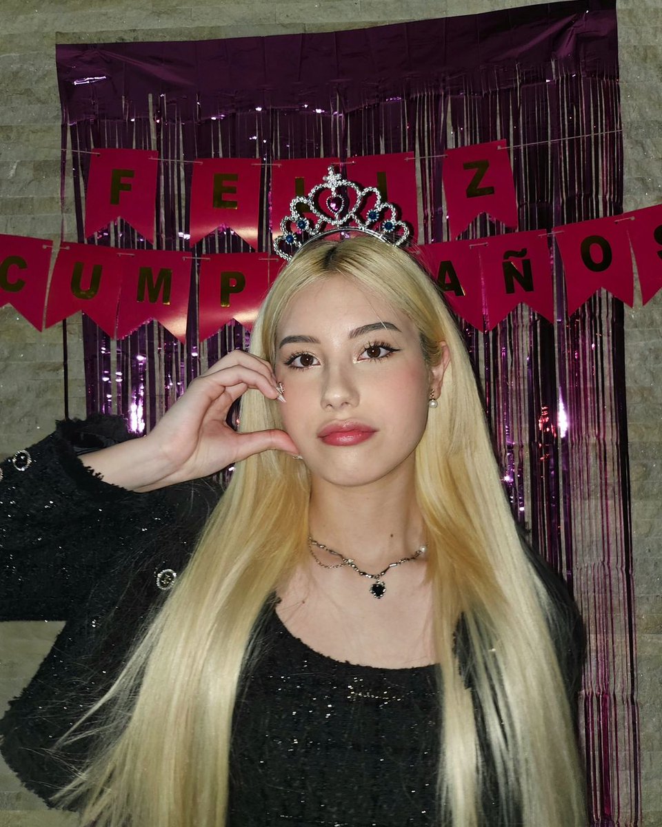 CeleGlobal's tweet photo. 📷 - #CELESTE Instagram update 👸🏼

https://t.co/kbM0AzYhbe https://t.co/lhqbBYwmj6