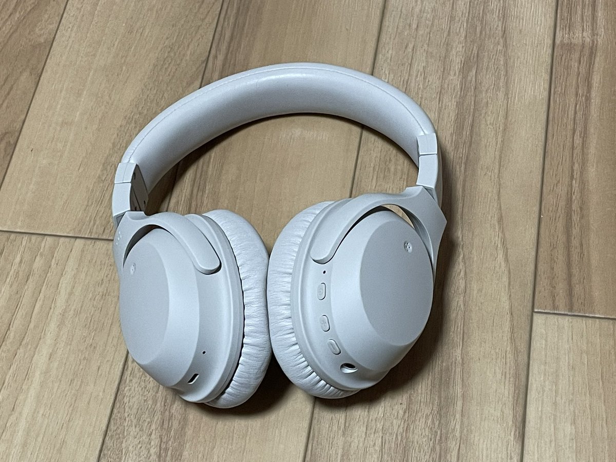 tbgiant0402n's tweet photo. My new gear🎧
final UX2000
今までずっとイヤホンばかりでしたが、外に気軽に持ち出して使えるヘッドホン🎧として手に入れました。
色はこちらをチョイス。
ある意味自分の誕生日(2日前でした)プレゼントもかねてですが…
#final
#UX2000 https://t.co/VlGpVS8TUM