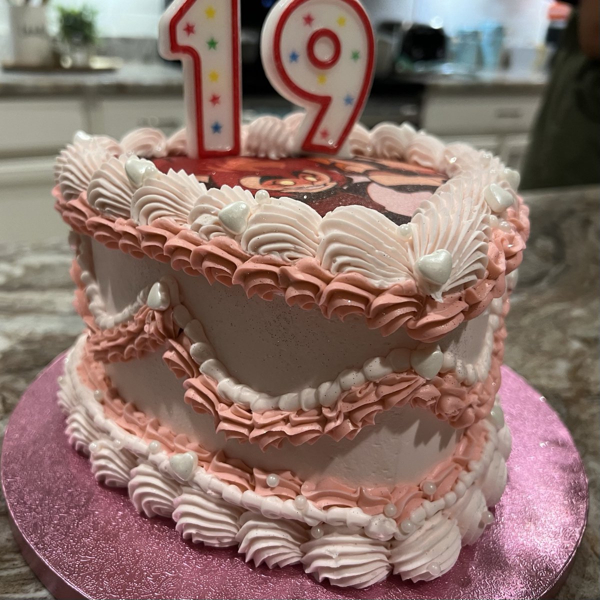 cheezcaek's tweet photo. SWK ON MY BIRTHDAY CAKE YAAAAAYYYY https://t.co/6tW9kX5JoD