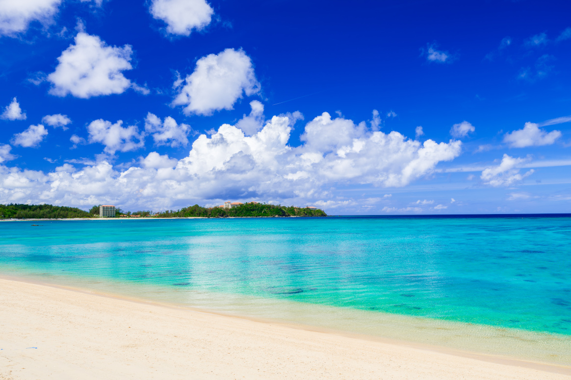 夏休み♪(๑ᴖ◡ᴖ๑)♪

あつい夏ですね〜🌻
レイナは暑さに負けずに旅行に行きたい！

会社のお休みは8月10日(土)から8月18日(日)だそうです

♪( ´▽｀)、休みに海に行きまーす(^^)
なので、日焼けどめ買ってきます
皆さんも、夏を楽しんでくださいね♪(๑ᴖ◡ᴖ๑)♪