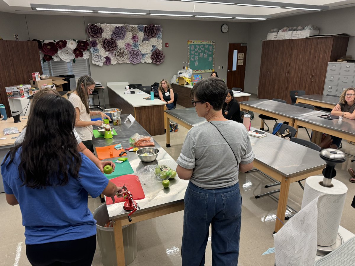 RROCKReady's tweet photo. More photos from sessions on cooking in the classroom, early literacy, partnering with parents, and more! We wrapped up with Ed Camp style breakout sessions that were created by questions from our participants. #powerfulplay https://t.co/ARhDrmTGKg
