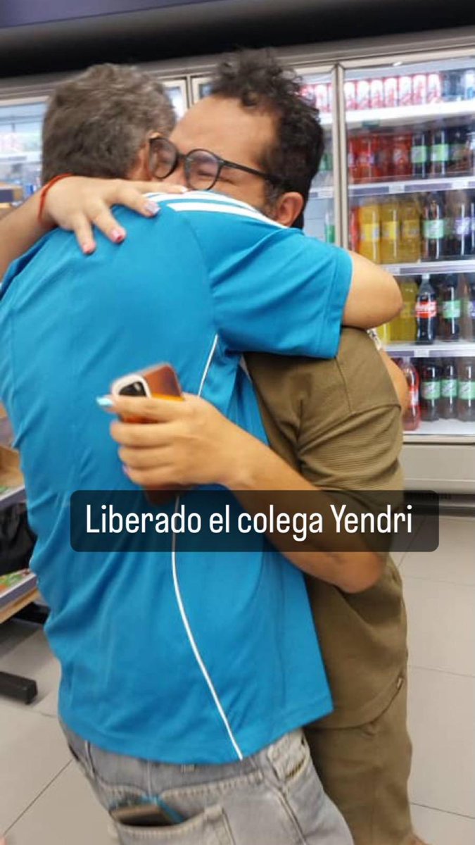 VPITV's tweet photo. #AHORA | Defensor de DD. HH. Yendri Velásquez fue liberado por las fuerzas de seguridad después de seis horas de su detención
 
https://t.co/Y82wuqyc1m https://t.co/zPmCxBNvmF