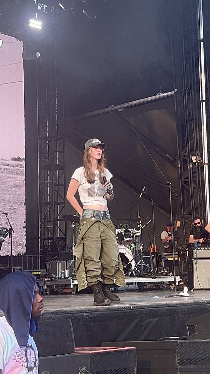 Yikes_Justine's tweet image. Saw Ethel Cain on BARRICADE at Lolla I will never ever EVER be shutting up about this
