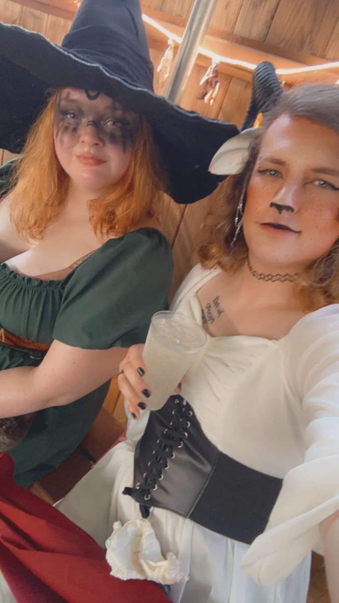 SmoothTalkYT's tweet photo. I got all medieval and shit with some friends https://t.co/5BWmh7XWwI