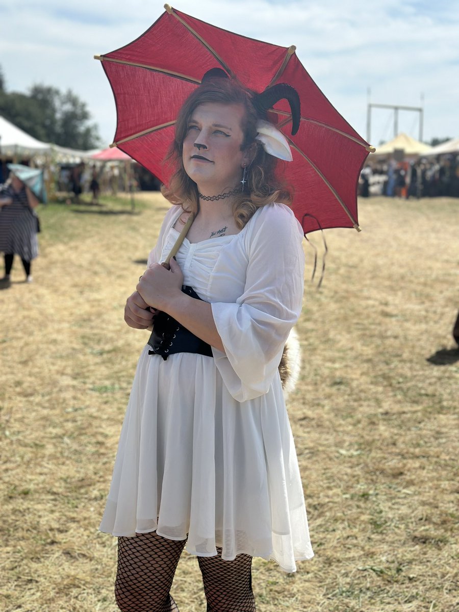 SmoothTalkYT's tweet photo. I got all medieval and shit with some friends https://t.co/5BWmh7XWwI