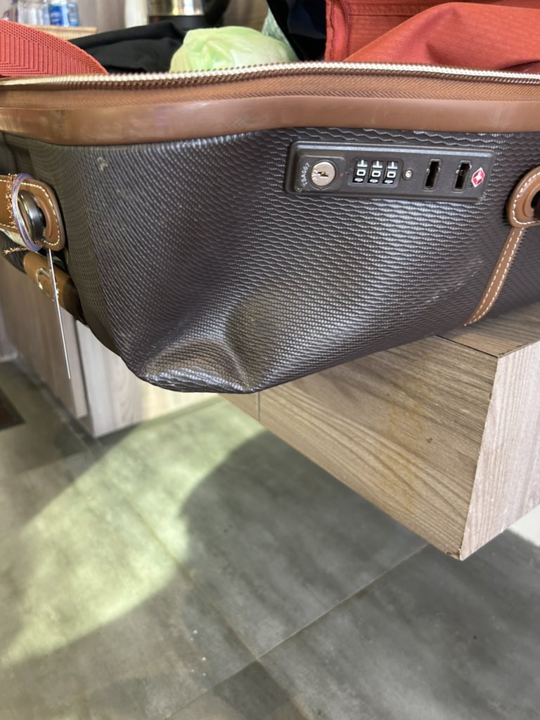 NitinComar1605's tweet photo. @IndiGo6E What about the inconvenience @IndiGo6E caused when they destroy their passenger baggage and then offer the most pathetic customer service ever #Indiasworstairline . Shane on your company. https://t.co/zB2Ekl3FvK