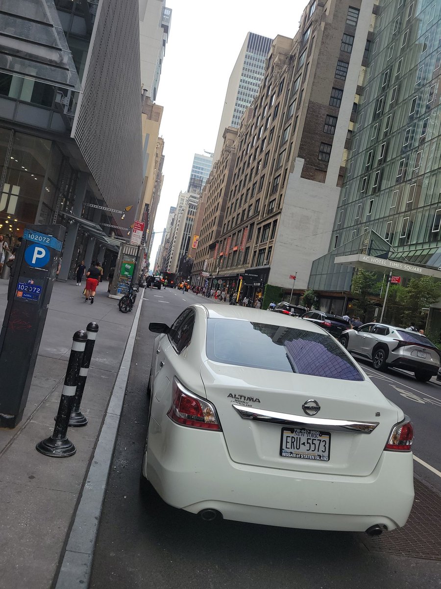 placardabuse's tweet image. This car was allowed to park illegally right in front of the @NYTimes Building because it had a @NYPDnews #FancyHat on the dashboard.

#CultureOfCorruption