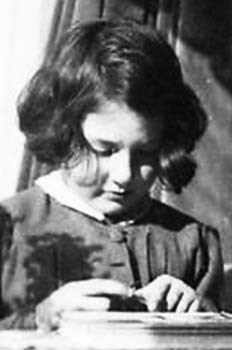 AuschwitzMuseum's tweet photo. 4 August 1935 | A Dutch Jewish girl, Betty Mol, was born in Amsterdam.

In September 1944 she was incarcerated in #Theresienstadt Ghetto. On 6 October 1944 she was deported to Auschwitz and murdered in a gas chamber. https://t.co/zQkdHvhcnP